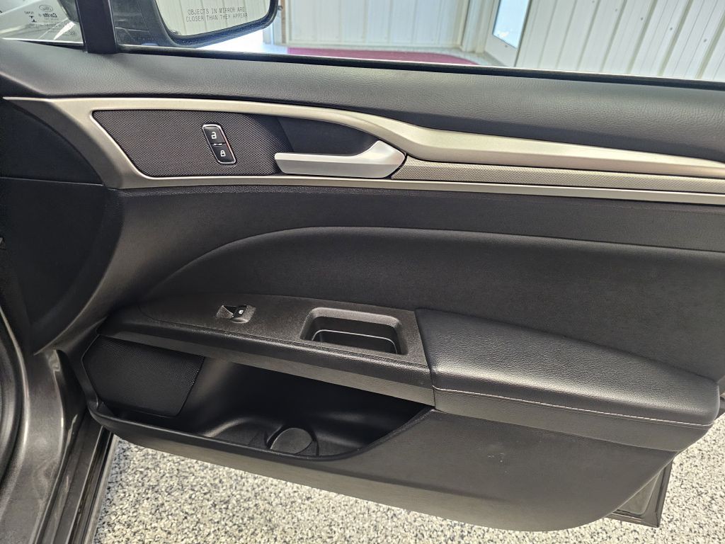 2018 Ford Fusion Image 16