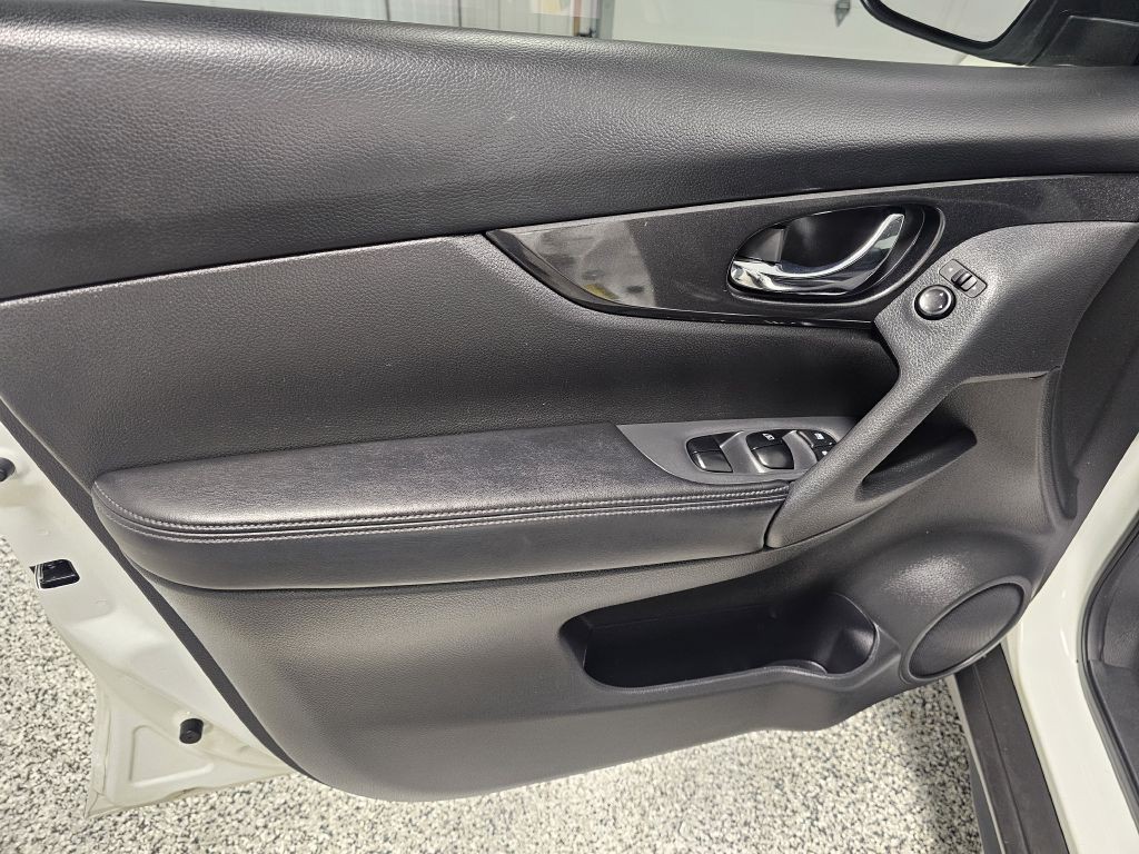 2017 Nissan Rogue Image 8