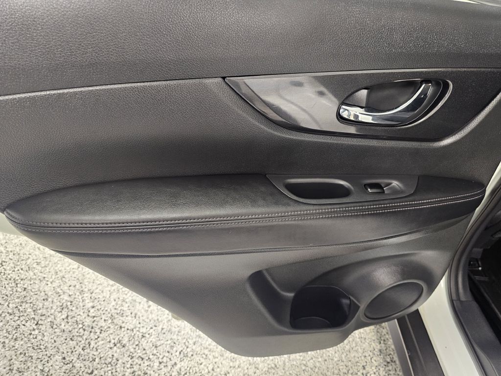 2017 Nissan Rogue Image 10