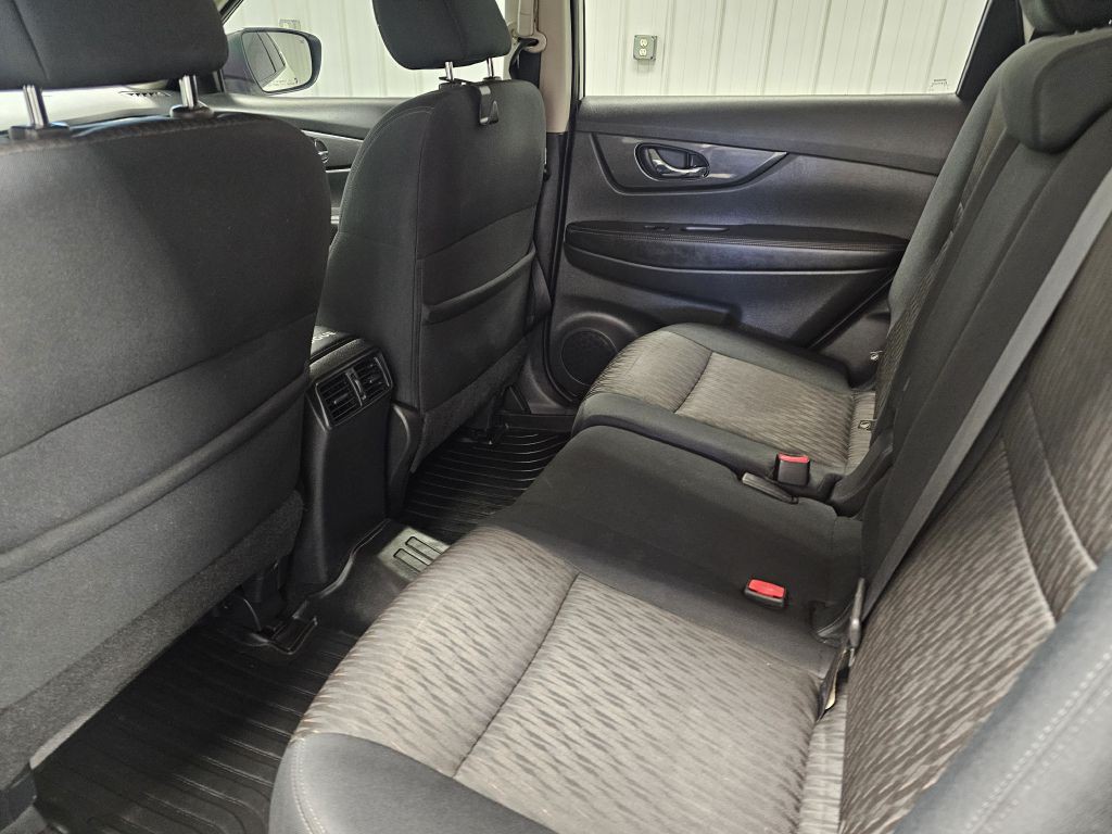 2017 Nissan Rogue Image 11