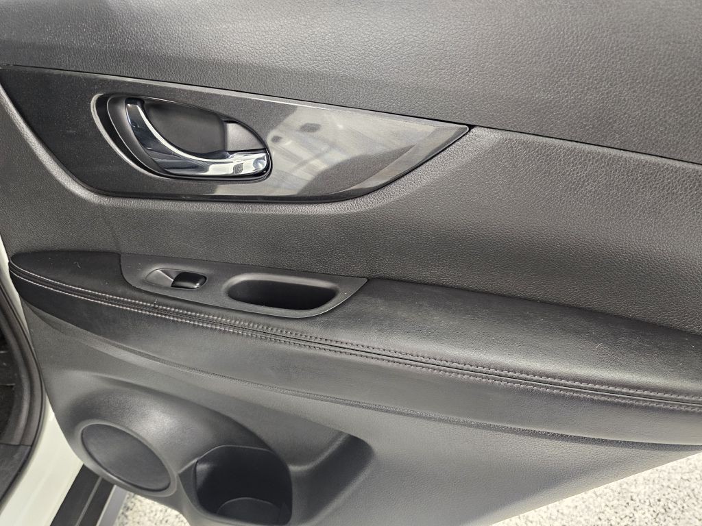 2017 Nissan Rogue Image 13