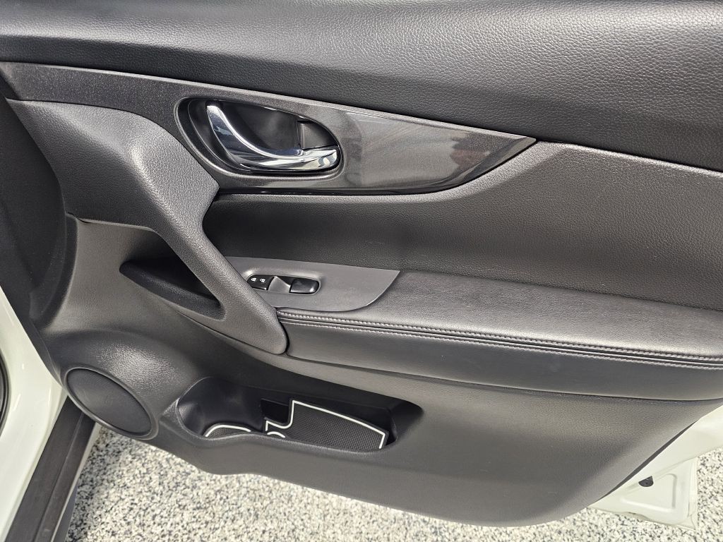 2017 Nissan Rogue Image 15