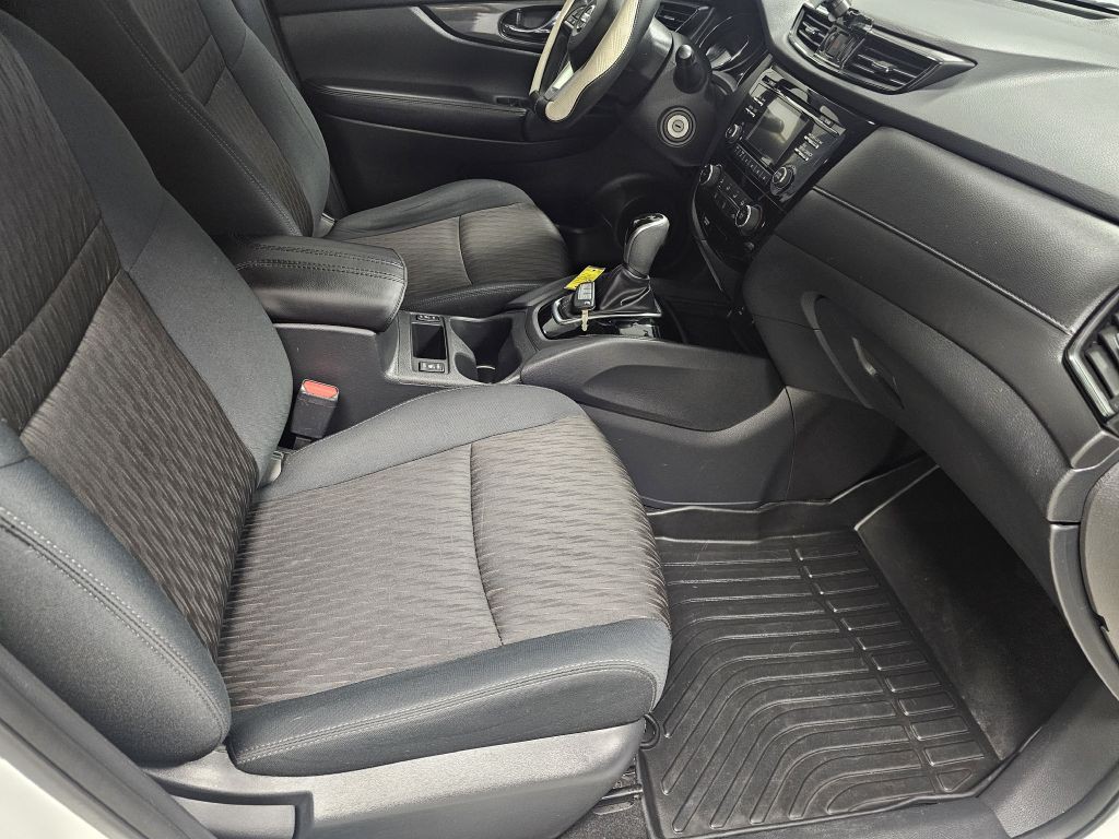 2017 Nissan Rogue Image 16