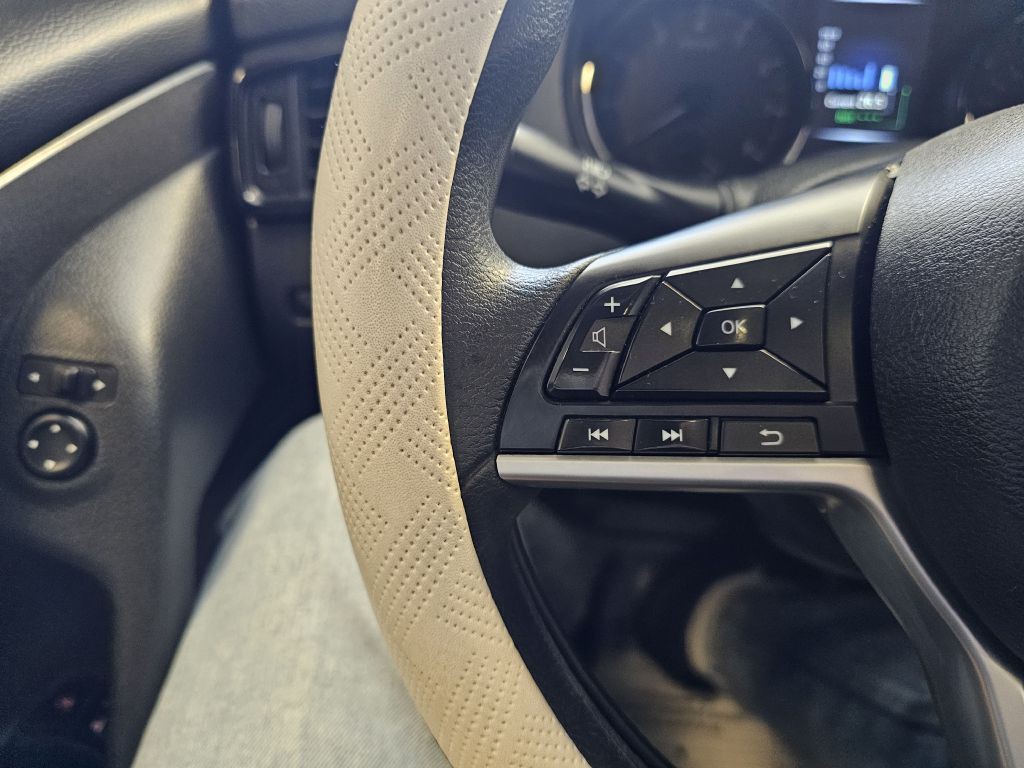 2017 Nissan Rogue Image 18