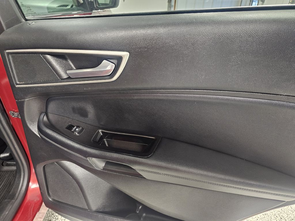 2017 Ford Edge Image 15