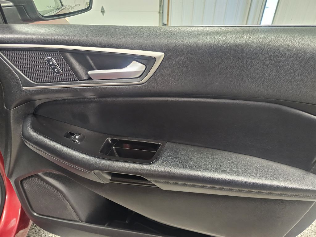 2017 Ford Edge Image 17