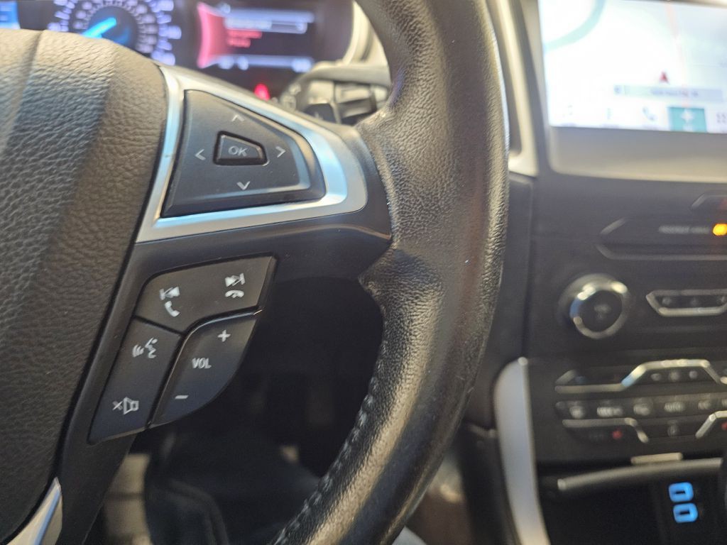 2017 Ford Edge Image 21