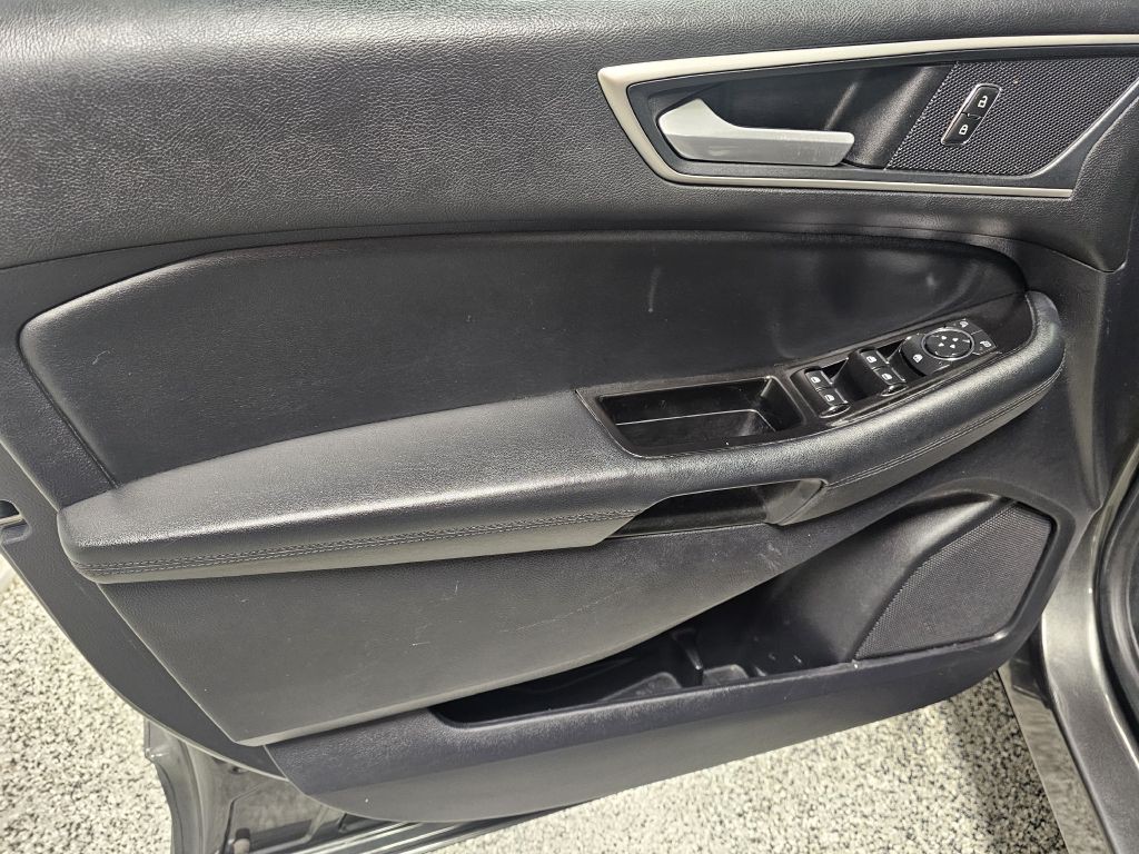 2019 Ford Edge Image 9