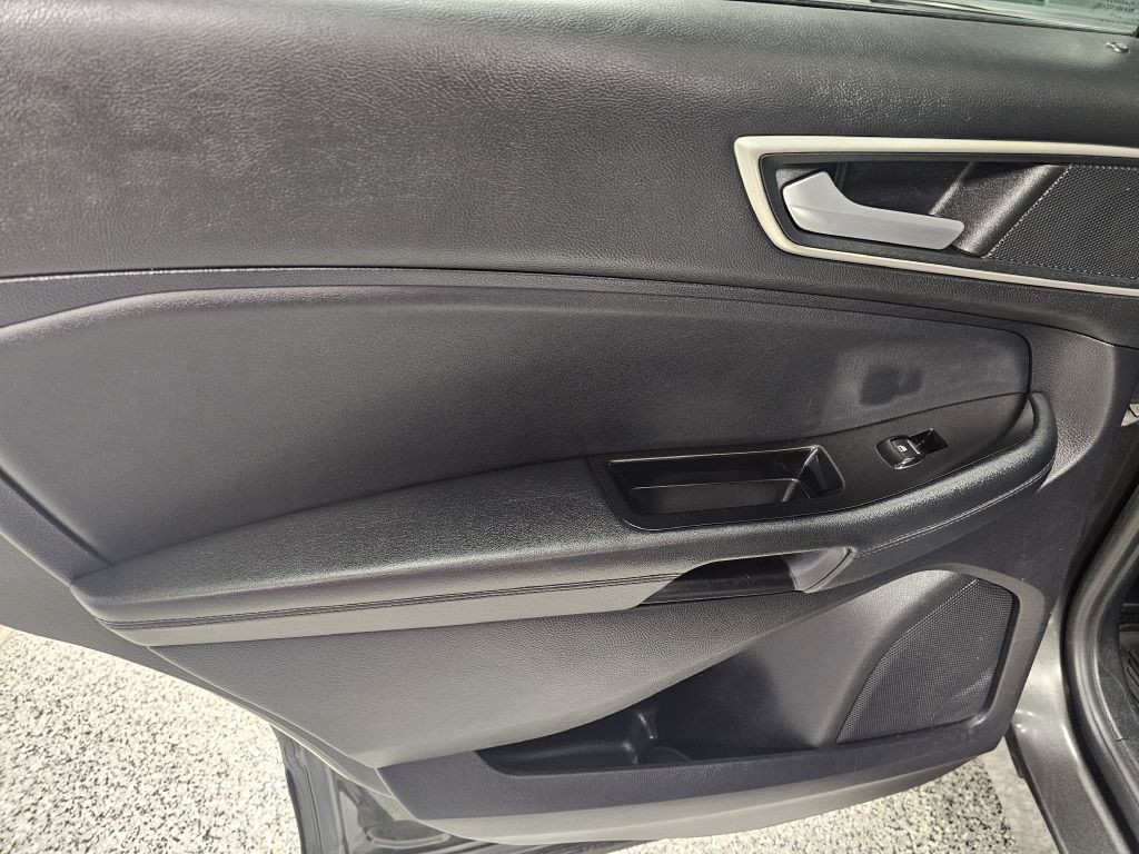 2019 Ford Edge Image 11