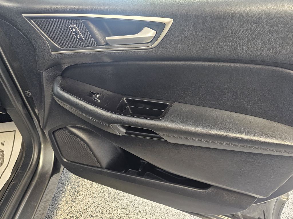 2019 Ford Edge Image 16
