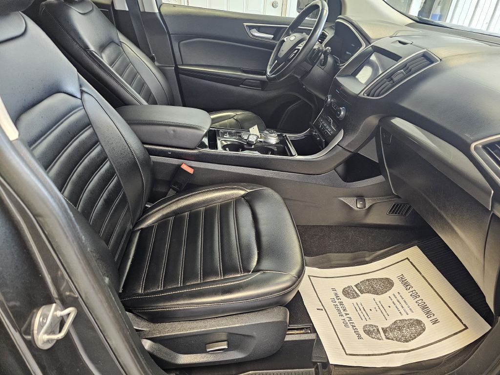 2019 Ford Edge Image 17