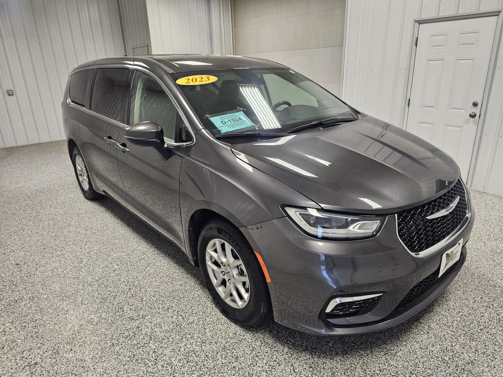 2023 Chrysler Pacifica Image 2