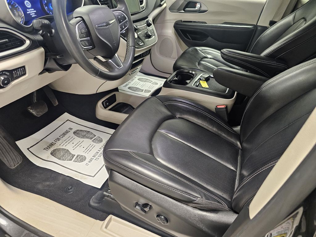 2023 Chrysler Pacifica Image 9
