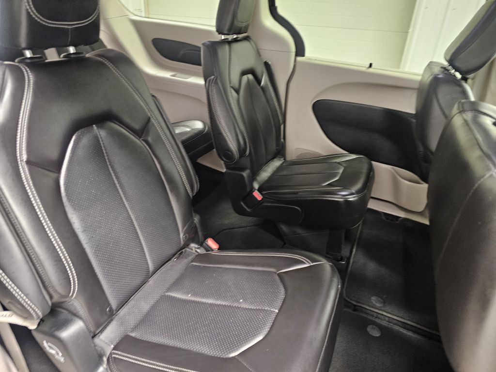 2023 Chrysler Pacifica Image 13
