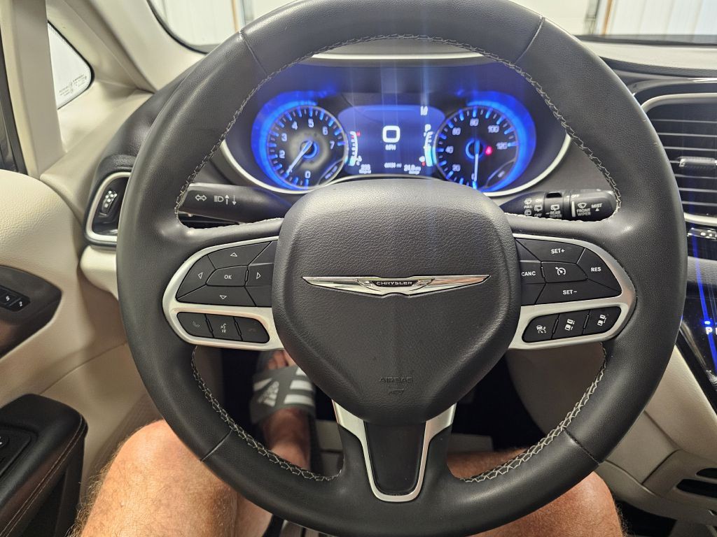 2023 Chrysler Pacifica Image 16