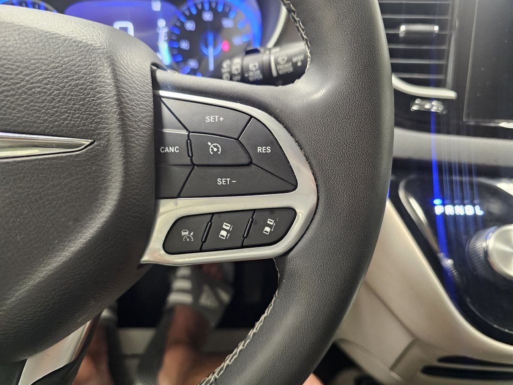 2023 Chrysler Pacifica Image 18