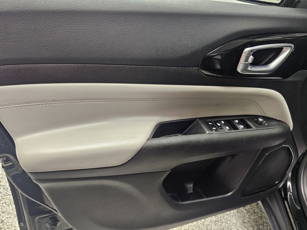 2025 Jeep Compass Image 8