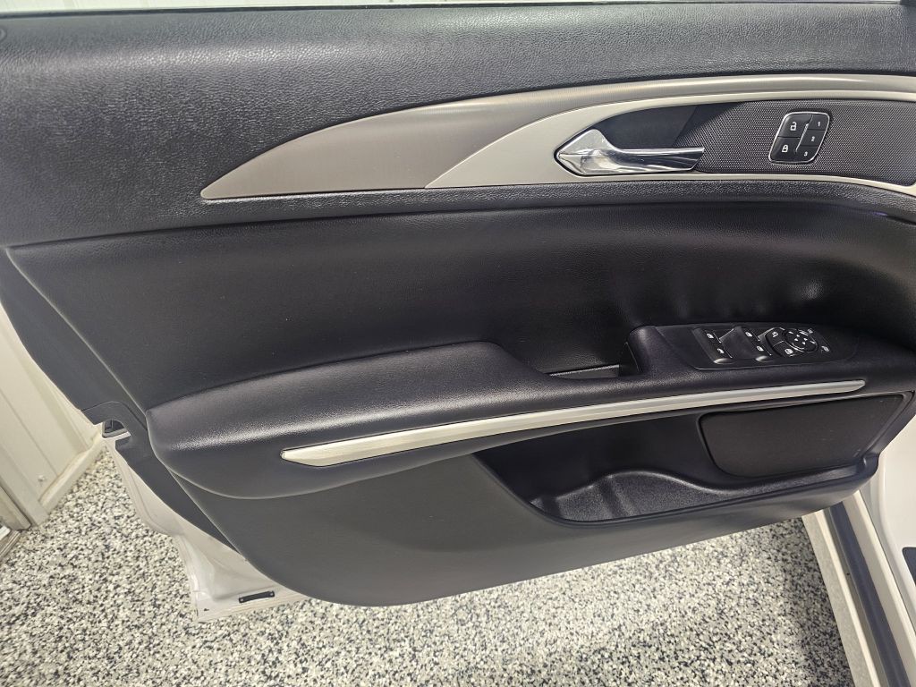 2016 Lincoln MKZ Image 9