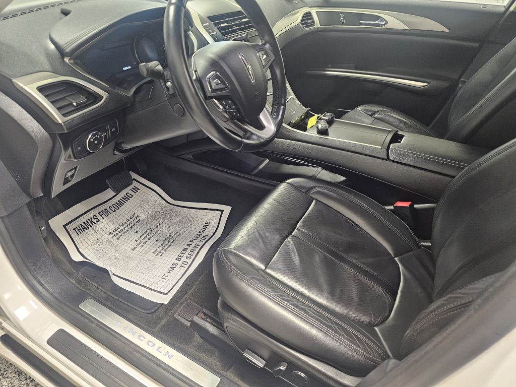 2016 Lincoln MKZ Image 10