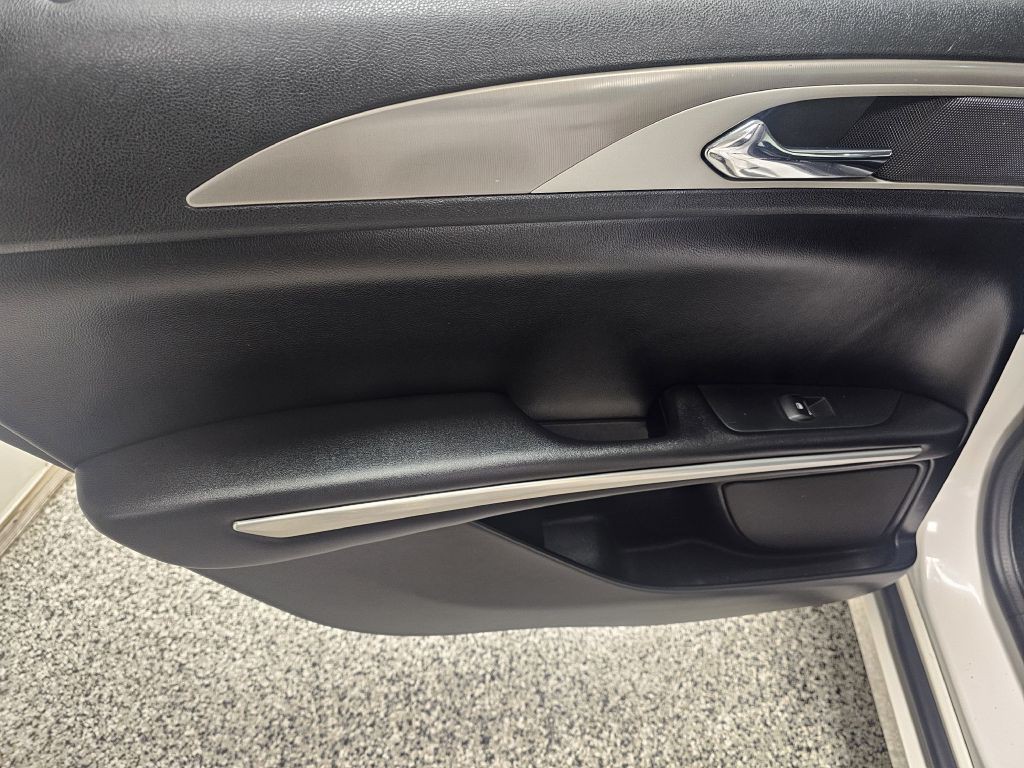 2016 Lincoln MKZ Image 11