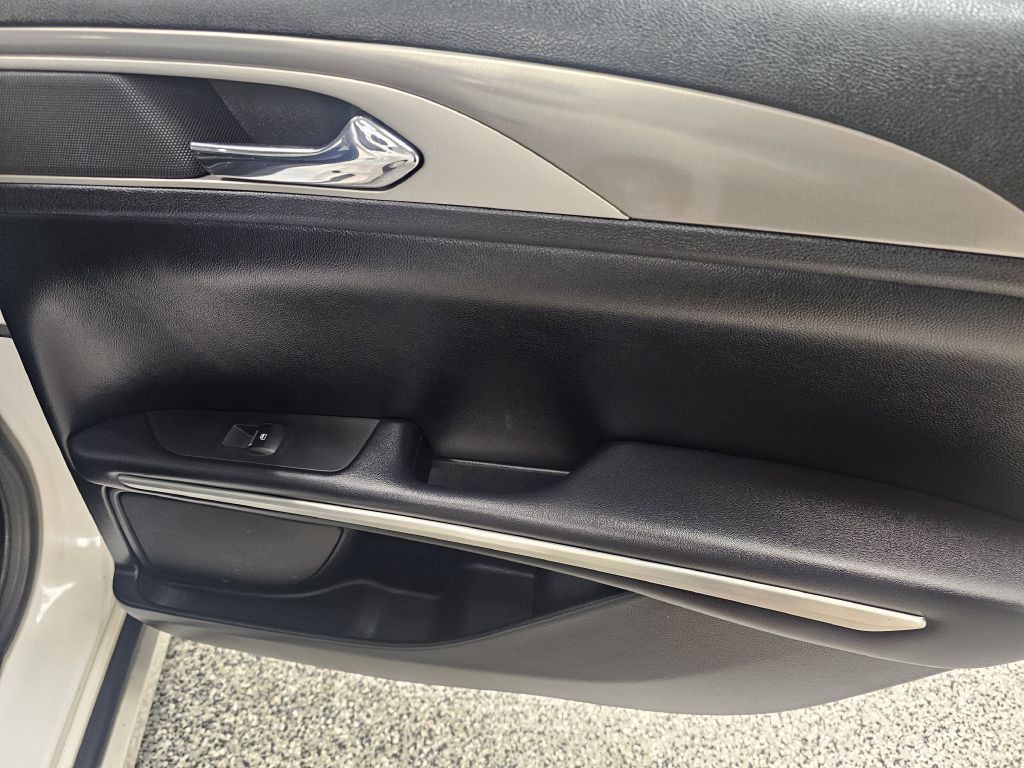 2016 Lincoln MKZ Image 14