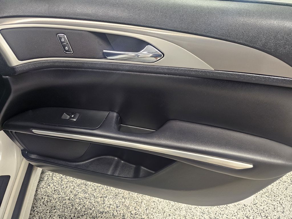 2016 Lincoln MKZ Image 16