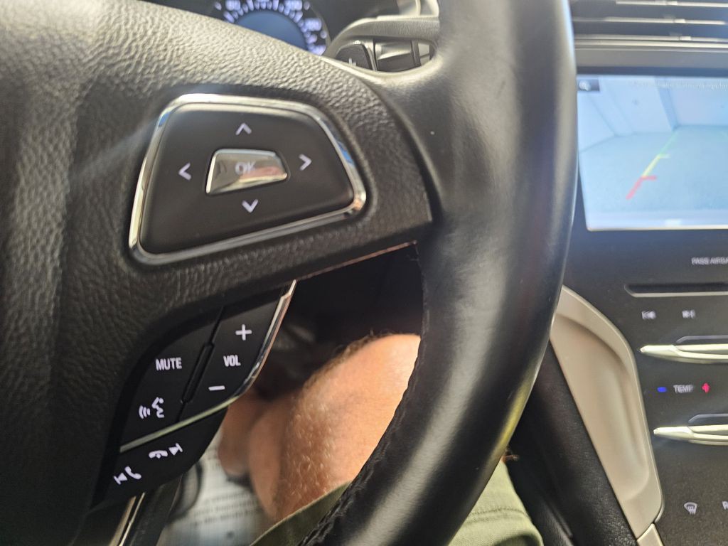 2016 Lincoln MKZ Image 20