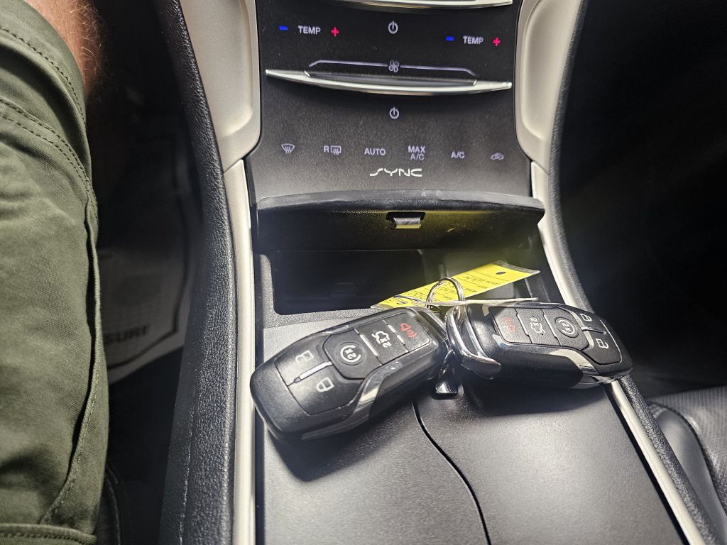 2016 Lincoln MKZ Image 23