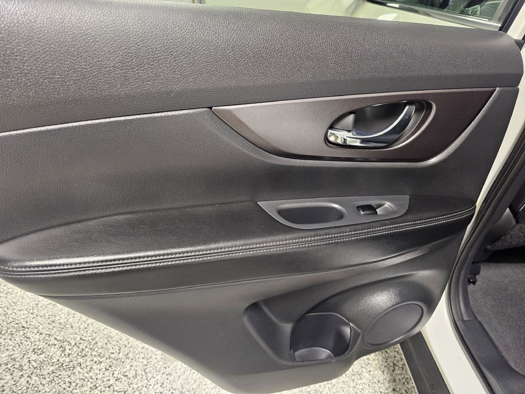 2016 Nissan Rogue Image 11