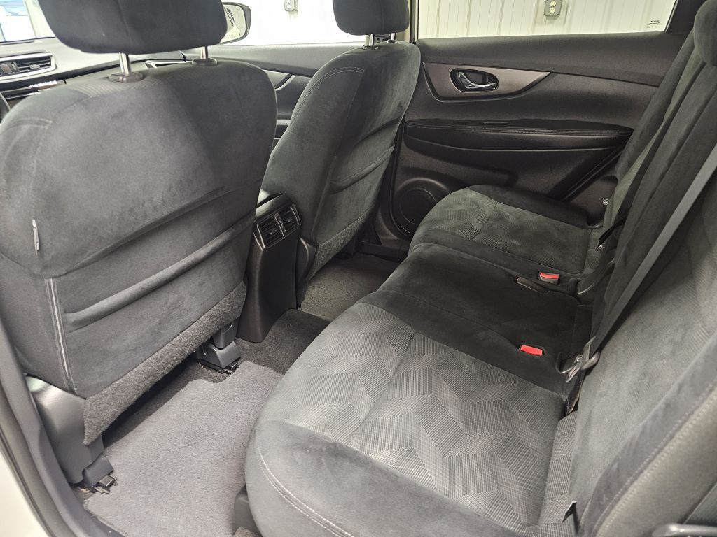 2016 Nissan Rogue Image 12