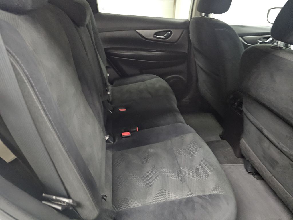 2016 Nissan Rogue Image 15