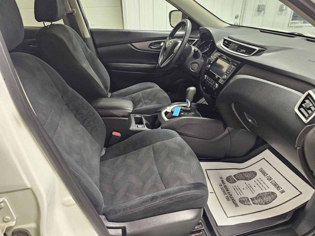 2016 Nissan Rogue Image 17