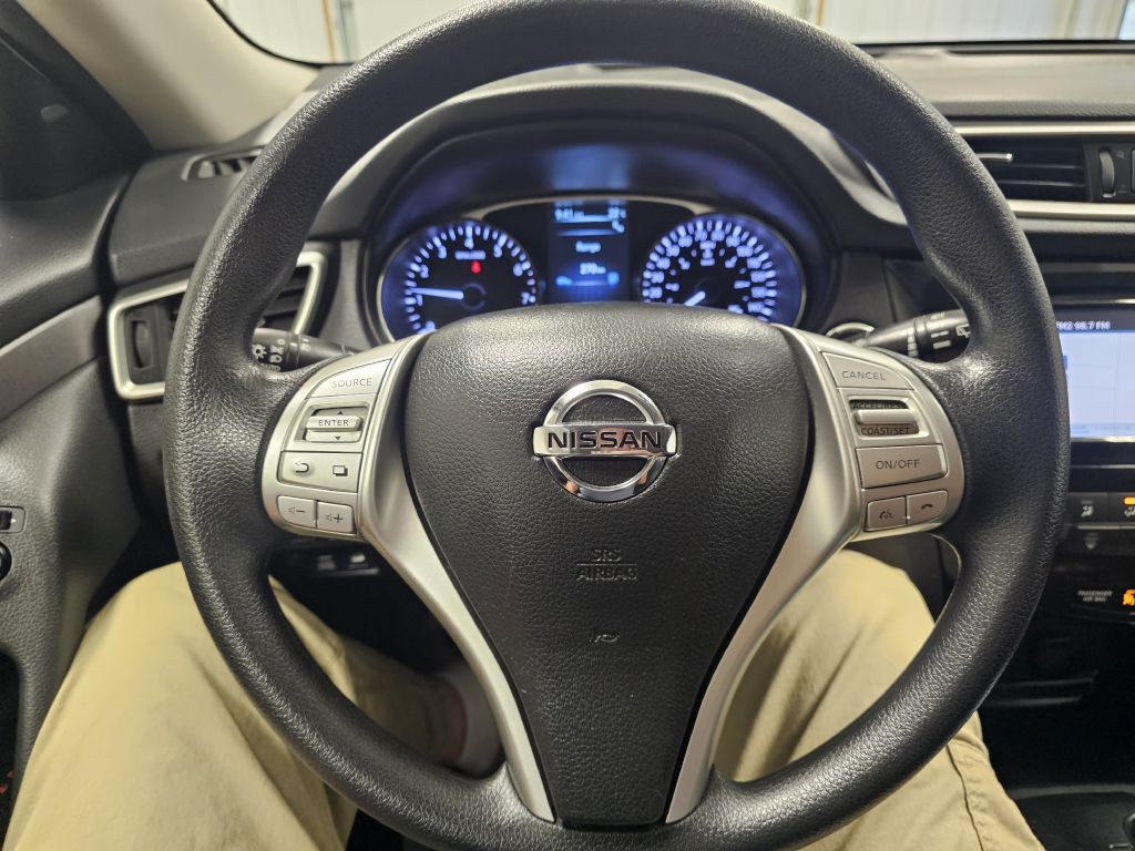 2016 Nissan Rogue Image 18