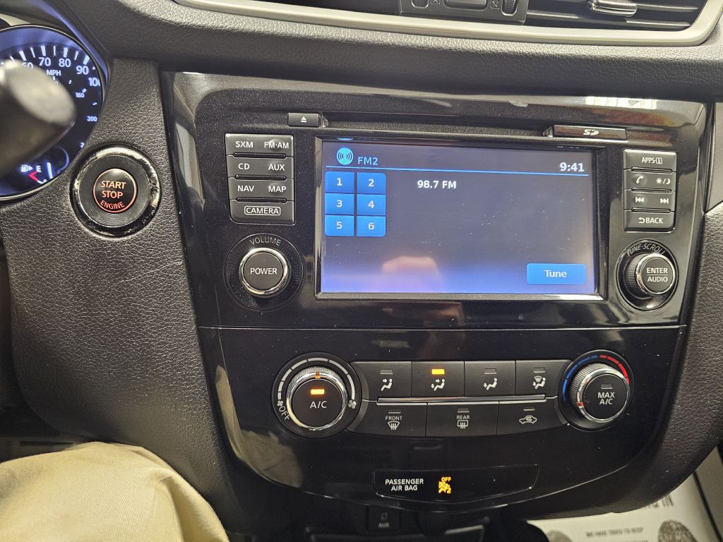 2016 Nissan Rogue Image 24
