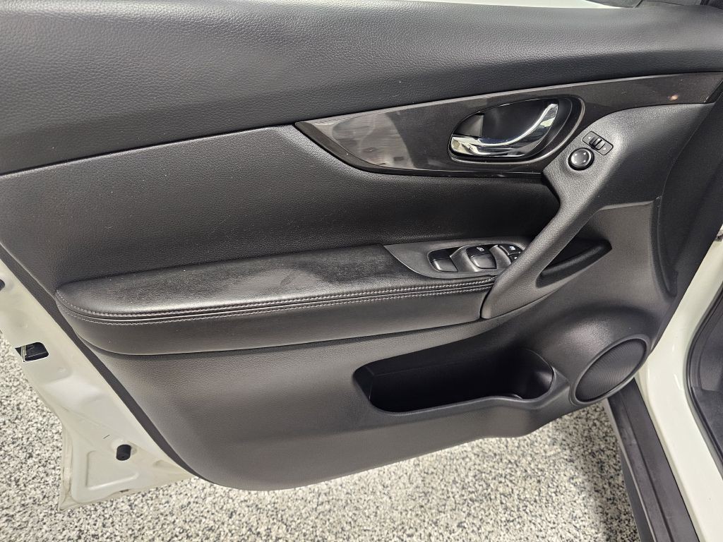 2019 Nissan Rogue Image 9