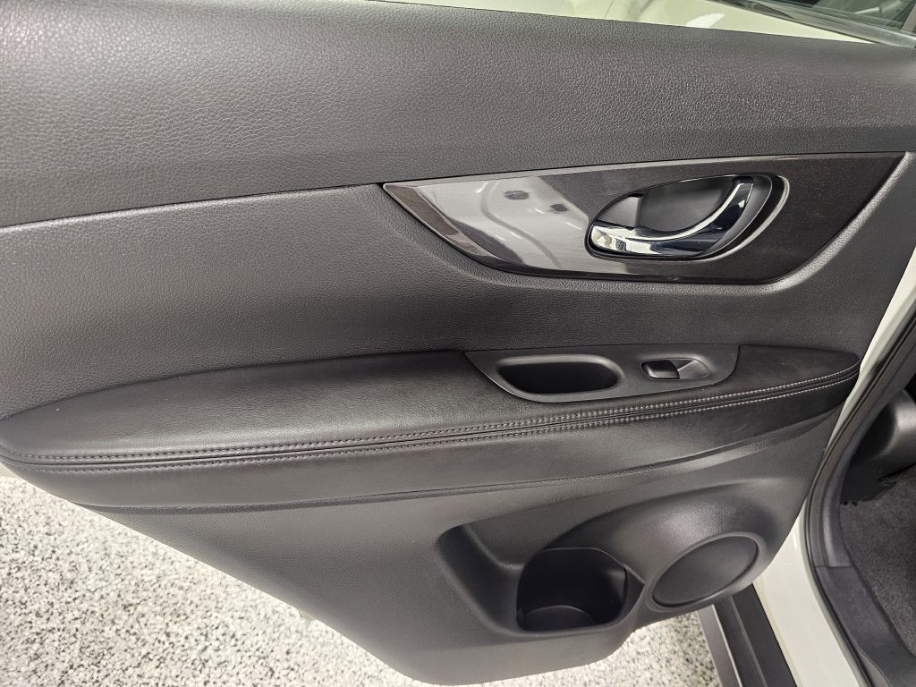 2019 Nissan Rogue Image 11
