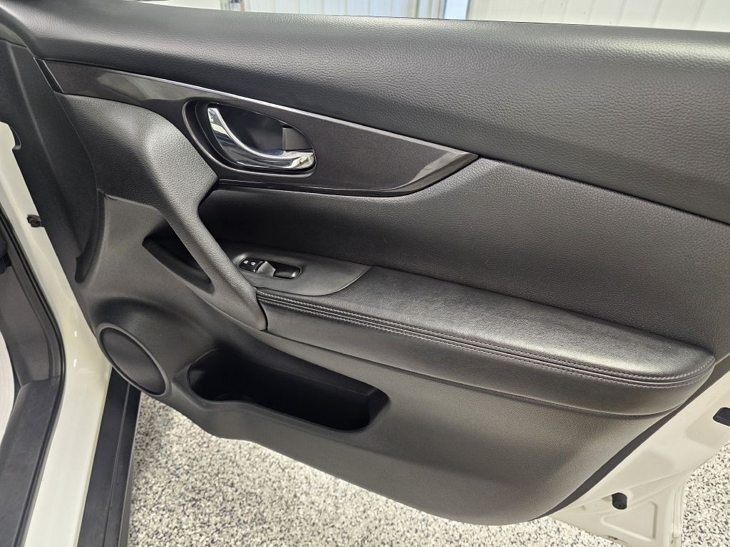 2019 Nissan Rogue Image 16