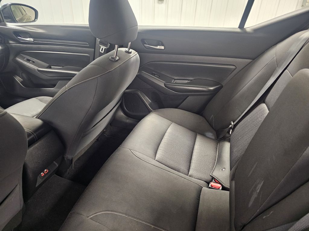 2021 Nissan Altima Image 11