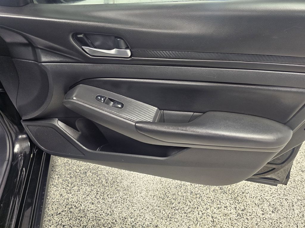 2021 Nissan Altima Image 15