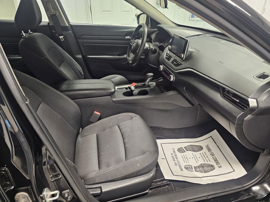 2021 Nissan Altima Image 16