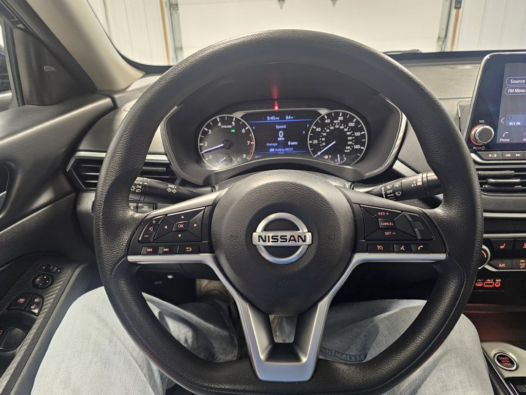 2021 Nissan Altima Image 17