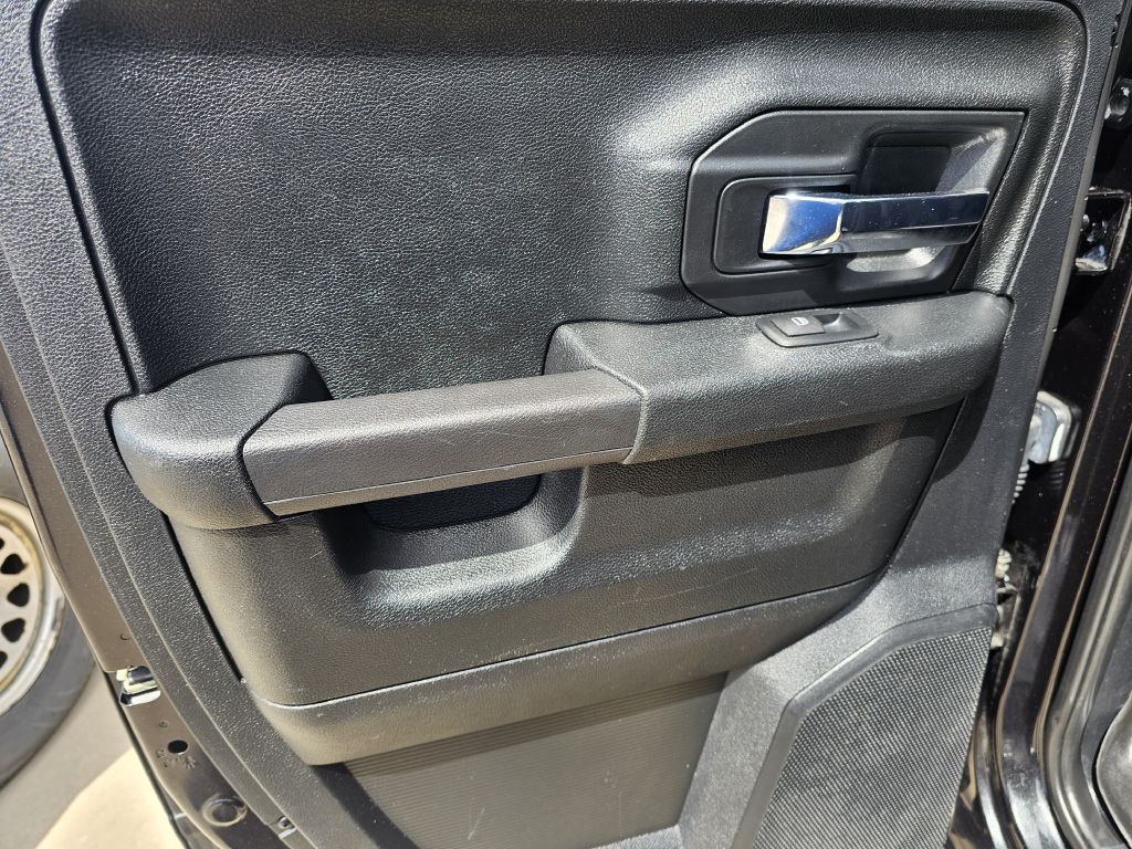 2016 RAM 1500 Image 9