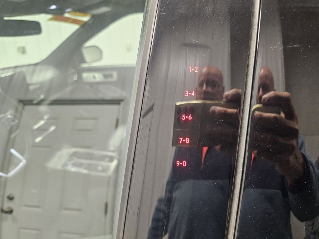 2021 Ford Explorer Image 9