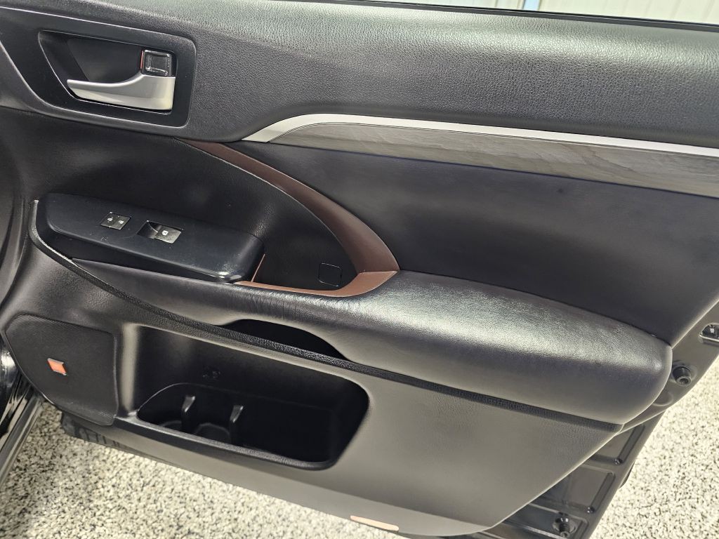 2019 Toyota Highlander Image 17