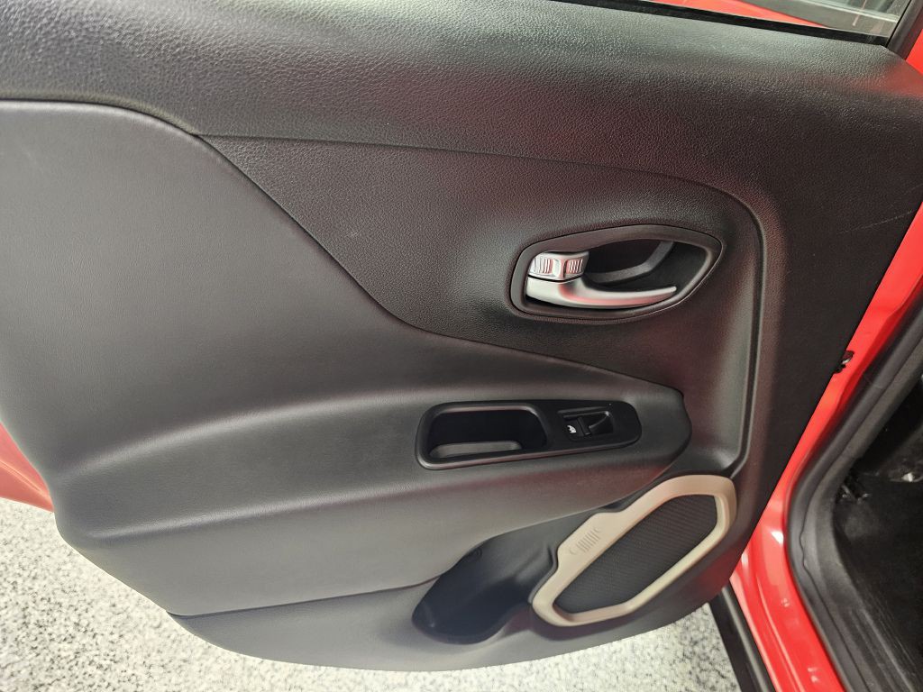 2016 Jeep Renegade Image 10
