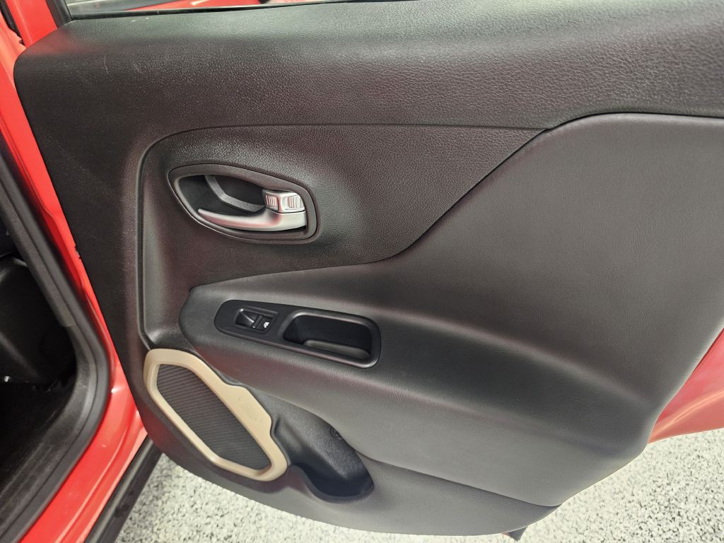 2016 Jeep Renegade Image 13