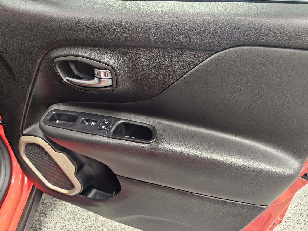 2016 Jeep Renegade Image 15