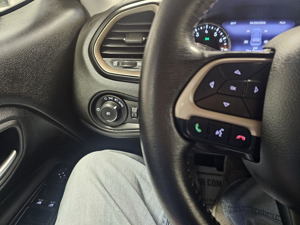 2016 Jeep Renegade Image 18