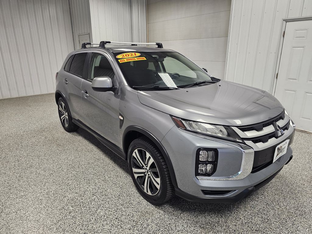 2021 Mitsubishi Outlander Image 2