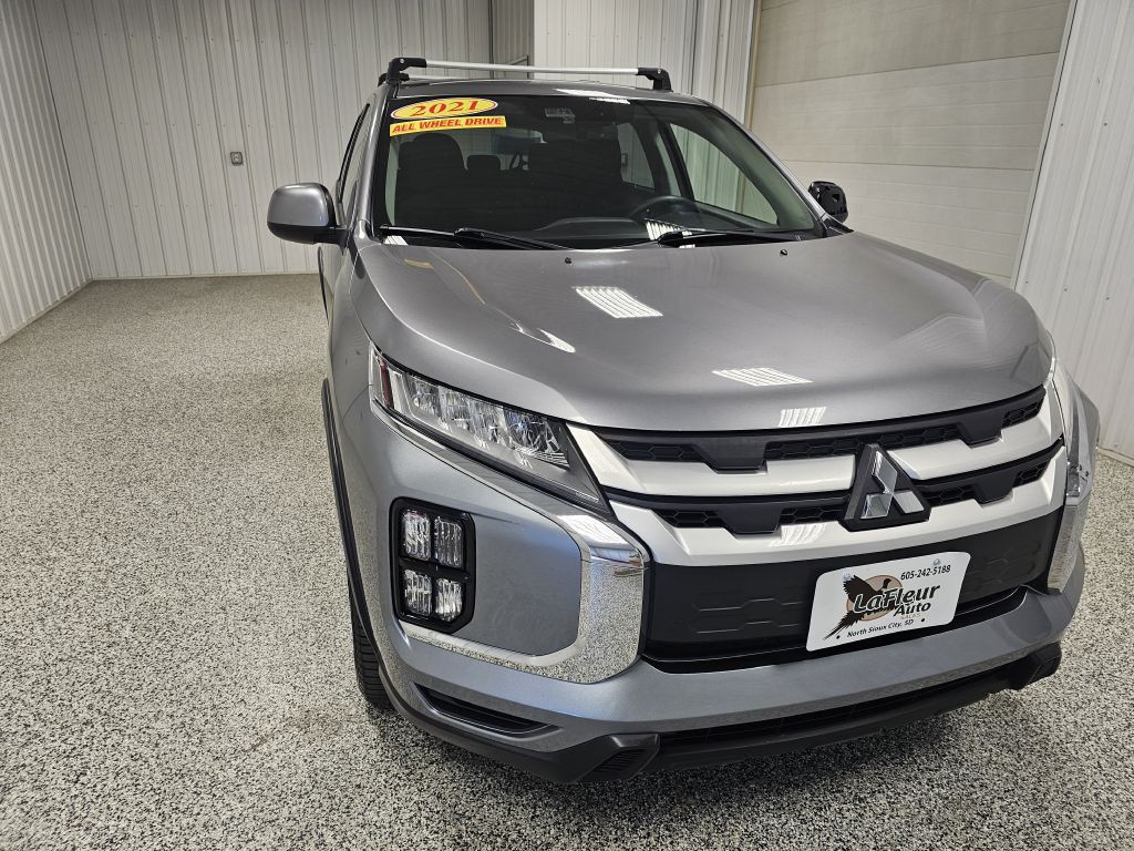 2021 Mitsubishi Outlander Image 3